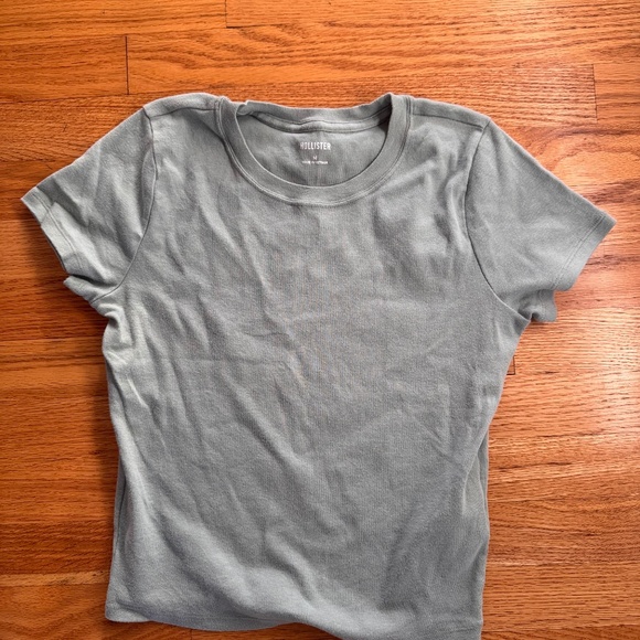 Hollister tee - Picture 1 of 1